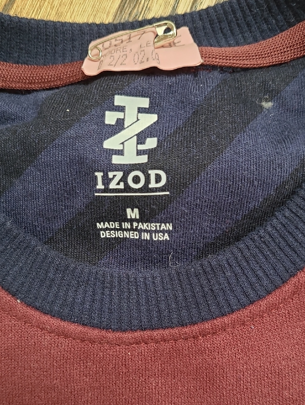Men's Colorblock Crewneck Izod Sweatshirt Size M - Picture 2 of 6